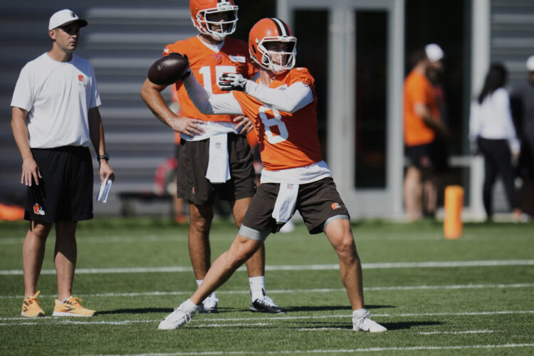 Browns trade QB Pickett to the Raiders